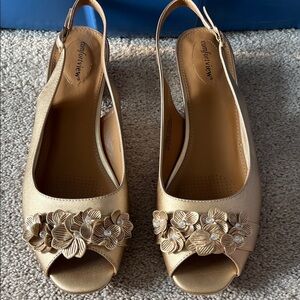 Comfortview Gold Floral Heels